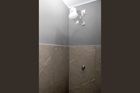 Banheiro de kitnet/studio para alugar com 1 quarto, 12m² em Floresta, Porto Alegre