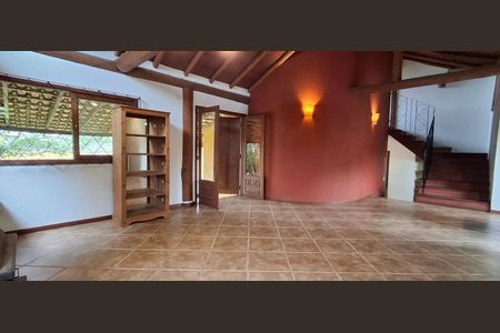 Sala de casa para alugar com 3 quartos, 265m² em Rio Tavares, Florianópolis
