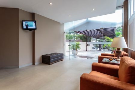 Apartamento à venda com 80m², 2 quartos e 1 vaga Apartamento à venda com 80m², 2 quartos e 1 vagaHall social