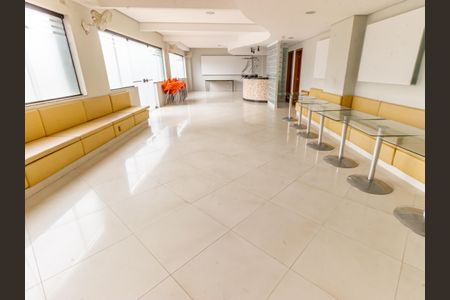 Apartamento à venda com 130m², 3 quartos e 1 vaga Apartamento à venda com 130m², 3 quartos e 1 vagaÁrea comum - Salão de festas