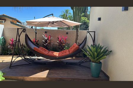 Casa à venda com 340m², 4 quartos e 4 vagas Casa à venda com 340m², 4 quartos e 4 vagasPiscina