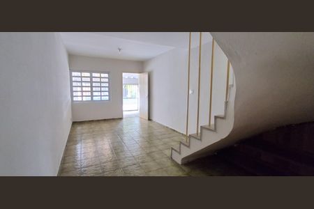 Casa à venda com 150m², 2 quartos e 2 vagas Casa à venda com 150m², 2 quartos e 2 vagasSala