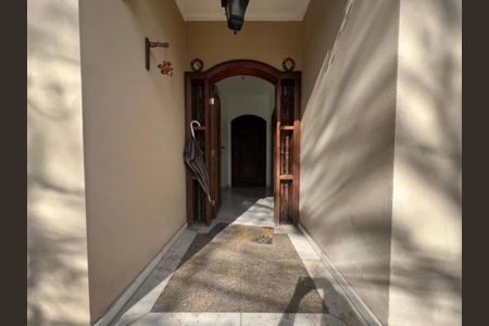Casa à venda com 424m², 4 quartos e 4 vagas Casa à venda com 424m², 4 quartos e 4 vagasFoto 01