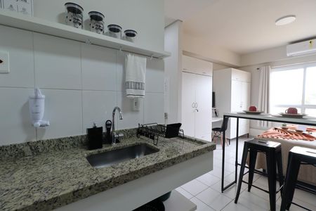 Cozinha de kitnet/studio para alugar com 1 quarto, 22m² em Iguatemi, Ribeirão Preto