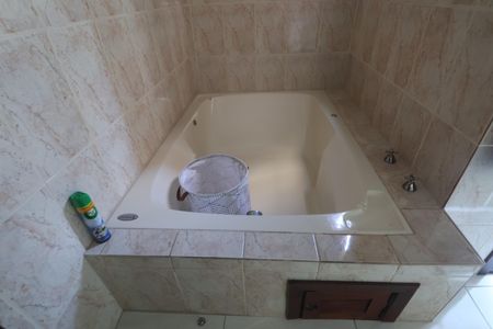 Casa à venda com 345m², 4 quartos e 5 vagasBanheiro da Suíte