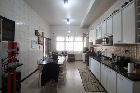 Casa à venda com 345m², 4 quartos e 5 vagasCozinha