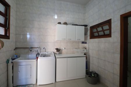 Casa à venda com 345m², 4 quartos e 5 vagasÁrea de Serviço