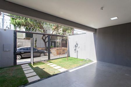 Casa à venda com 255m², 4 quartos e 2 vagas Casa à venda com 255m², 4 quartos e 2 vagasGaragem