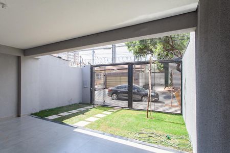 Casa à venda com 255m², 4 quartos e 2 vagas Casa à venda com 255m², 4 quartos e 2 vagasGaragem