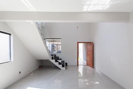 Casa à venda com 255m², 4 quartos e 2 vagas Casa à venda com 255m², 4 quartos e 2 vagasSala