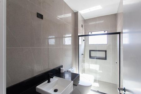 Casa à venda com 255m², 4 quartos e 2 vagas Casa à venda com 255m², 4 quartos e 2 vagasBanheiro Social 1