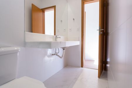 Casa de condomínio à venda com 170m², 3 quartos e 3 vagasBanheiro 2