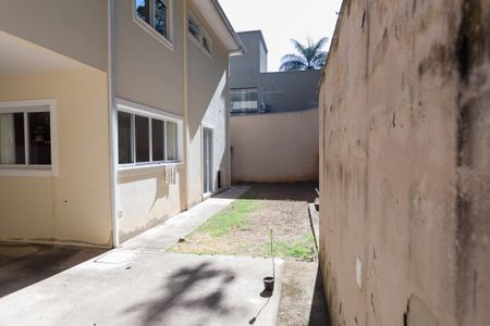 Casa de condomínio à venda com 170m², 3 quartos e 3 vagasQuintal