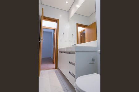 Casa de condomínio à venda com 170m², 3 quartos e 3 vagasBanheiro Quarto 3