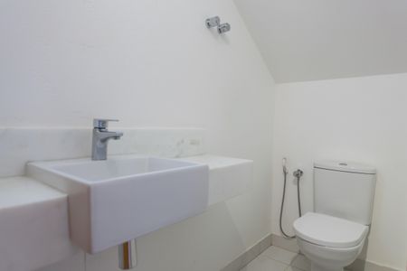 Casa de condomínio à venda com 170m², 3 quartos e 3 vagasLavabo