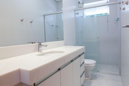 Casa de condomínio à venda com 170m², 3 quartos e 3 vagasBanheiro Quarto 3
