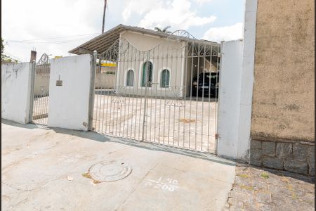 Casa à venda com 165m², 4 quartos e 5 vagas Casa à venda com 165m², 4 quartos e 5 vagasFachada