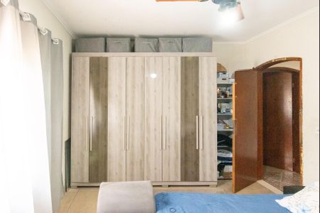 Casa à venda com 165m², 4 quartos e 5 vagas Casa à venda com 165m², 4 quartos e 5 vagasQuarto 2