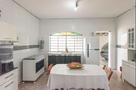Casa à venda com 165m², 4 quartos e 5 vagas Casa à venda com 165m², 4 quartos e 5 vagasCozinha
