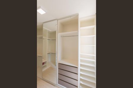 Apartamento à venda com 80m², 2 quartos e 2 vagasCloset da Suíte