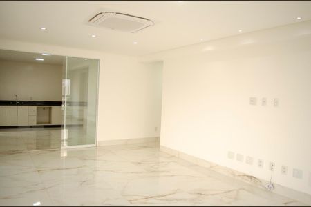 Apartamento para alugar com 160m², 3 quartos e 3 vagas Apartamento para alugar com 160m², 3 quartos e 3 vagasSala