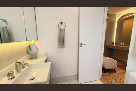 Apartamento à venda com 152m², 4 quartos e 2 vagas Apartamento à venda com 152m², 4 quartos e 2 vagasBanheiro da Suíte 1