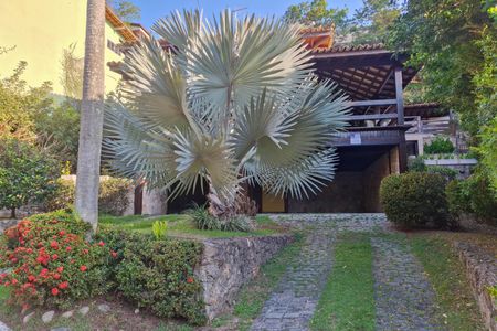 Casa de condomínio para alugar com 326m², 3 quartos e 3 vagas Casa de condomínio para alugar com 326m², 3 quartos e 3 vagasFachada