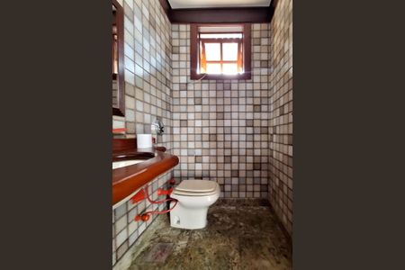 Casa de condomínio para alugar com 326m², 3 quartos e 3 vagas Casa de condomínio para alugar com 326m², 3 quartos e 3 vagaslavabo 1