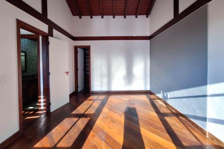 Casa de condomínio para alugar com 326m², 3 quartos e 3 vagas Casa de condomínio para alugar com 326m², 3 quartos e 3 vagasSuíte 1