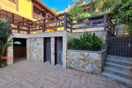 Casa de condomínio para alugar com 326m², 3 quartos e 3 vagas Casa de condomínio para alugar com 326m², 3 quartos e 3 vagasQuintal
