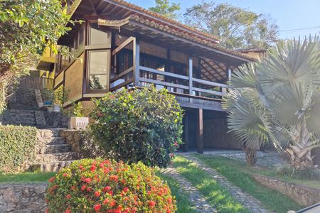 Casa de condomínio para alugar com 326m², 3 quartos e 3 vagas Casa de condomínio para alugar com 326m², 3 quartos e 3 vagasFachada