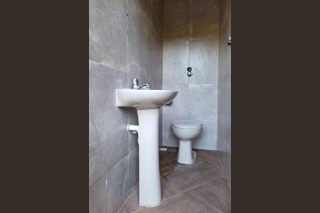 Casa de condomínio para alugar com 326m², 3 quartos e 3 vagas Casa de condomínio para alugar com 326m², 3 quartos e 3 vagaslavabo 2