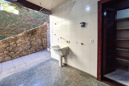 Casa de condomínio para alugar com 326m², 3 quartos e 3 vagas Casa de condomínio para alugar com 326m², 3 quartos e 3 vagasÁrea de Serviço