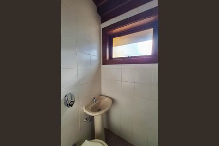 Casa de condomínio para alugar com 326m², 3 quartos e 3 vagas Casa de condomínio para alugar com 326m², 3 quartos e 3 vagasBanheiro de serviço