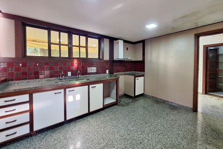 Casa de condomínio para alugar com 326m², 3 quartos e 3 vagas Casa de condomínio para alugar com 326m², 3 quartos e 3 vagasCozinha