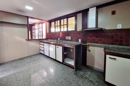 Casa de condomínio para alugar com 326m², 3 quartos e 3 vagas Casa de condomínio para alugar com 326m², 3 quartos e 3 vagasCozinha