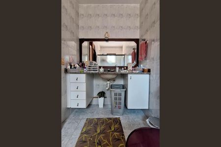 Casa à venda com 200m², 3 quartos e 2 vagas Casa à venda com 200m², 3 quartos e 2 vagasBanheiro da Suíte 1