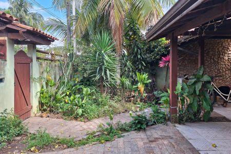 Casa à venda com 200m², 3 quartos e 2 vagas Casa à venda com 200m², 3 quartos e 2 vagasQuintal