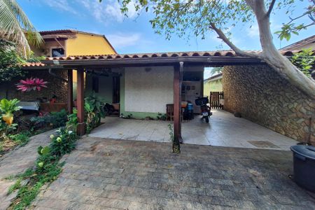 Casa à venda com 200m², 3 quartos e 2 vagas Casa à venda com 200m², 3 quartos e 2 vagasQuintal