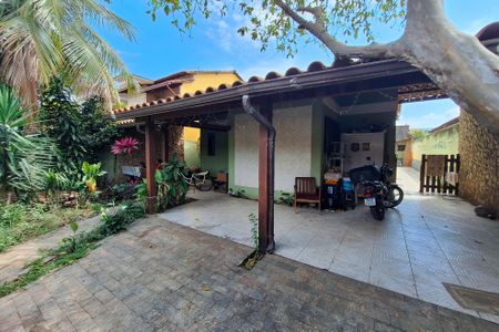 Casa à venda com 200m², 3 quartos e 2 vagas Casa à venda com 200m², 3 quartos e 2 vagasQuintal