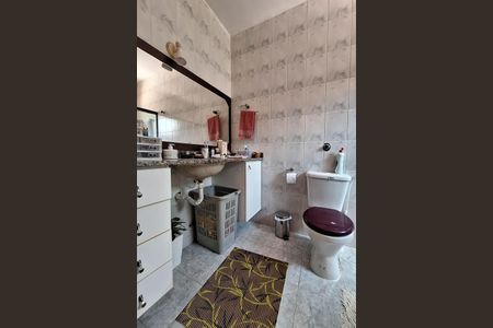 Casa à venda com 200m², 3 quartos e 2 vagas Casa à venda com 200m², 3 quartos e 2 vagasBanheiro da Suíte 1