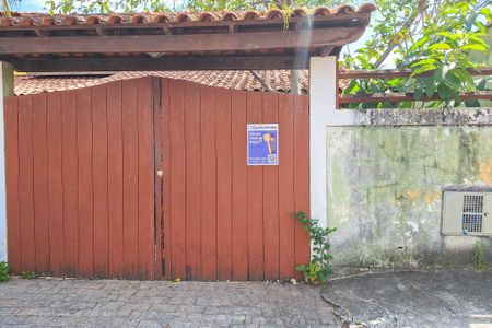 Casa à venda com 200m², 3 quartos e 2 vagas Casa à venda com 200m², 3 quartos e 2 vagasFachada