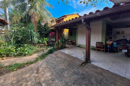 Casa à venda com 200m², 3 quartos e 2 vagas Casa à venda com 200m², 3 quartos e 2 vagasQuintal