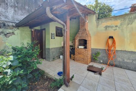 Casa à venda com 200m², 3 quartos e 2 vagas Casa à venda com 200m², 3 quartos e 2 vagasQuintal