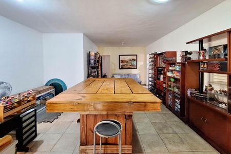 Casa à venda com 200m², 3 quartos e 2 vagas Casa à venda com 200m², 3 quartos e 2 vagasSala