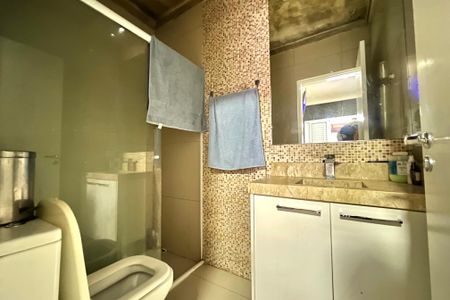 Casa à venda com 150m², 3 quartos e 1 vaga Casa à venda com 150m², 3 quartos e 1 vagaBanheiro da Suíte 1