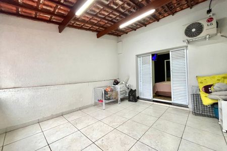Casa à venda com 150m², 3 quartos e 1 vaga Casa à venda com 150m², 3 quartos e 1 vagaVaranda da Suíte 1