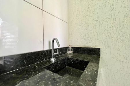 Casa à venda com 150m², 3 quartos e 1 vaga Casa à venda com 150m², 3 quartos e 1 vagaBanheiro de Serviço