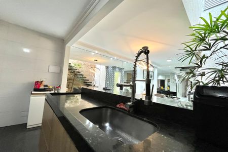 Casa à venda com 150m², 3 quartos e 1 vaga Casa à venda com 150m², 3 quartos e 1 vagaCozinha