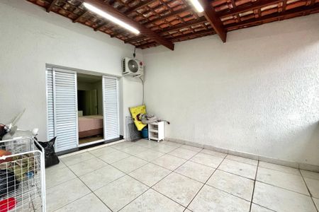 Casa à venda com 150m², 3 quartos e 1 vaga Casa à venda com 150m², 3 quartos e 1 vagaVaranda da Suíte 1